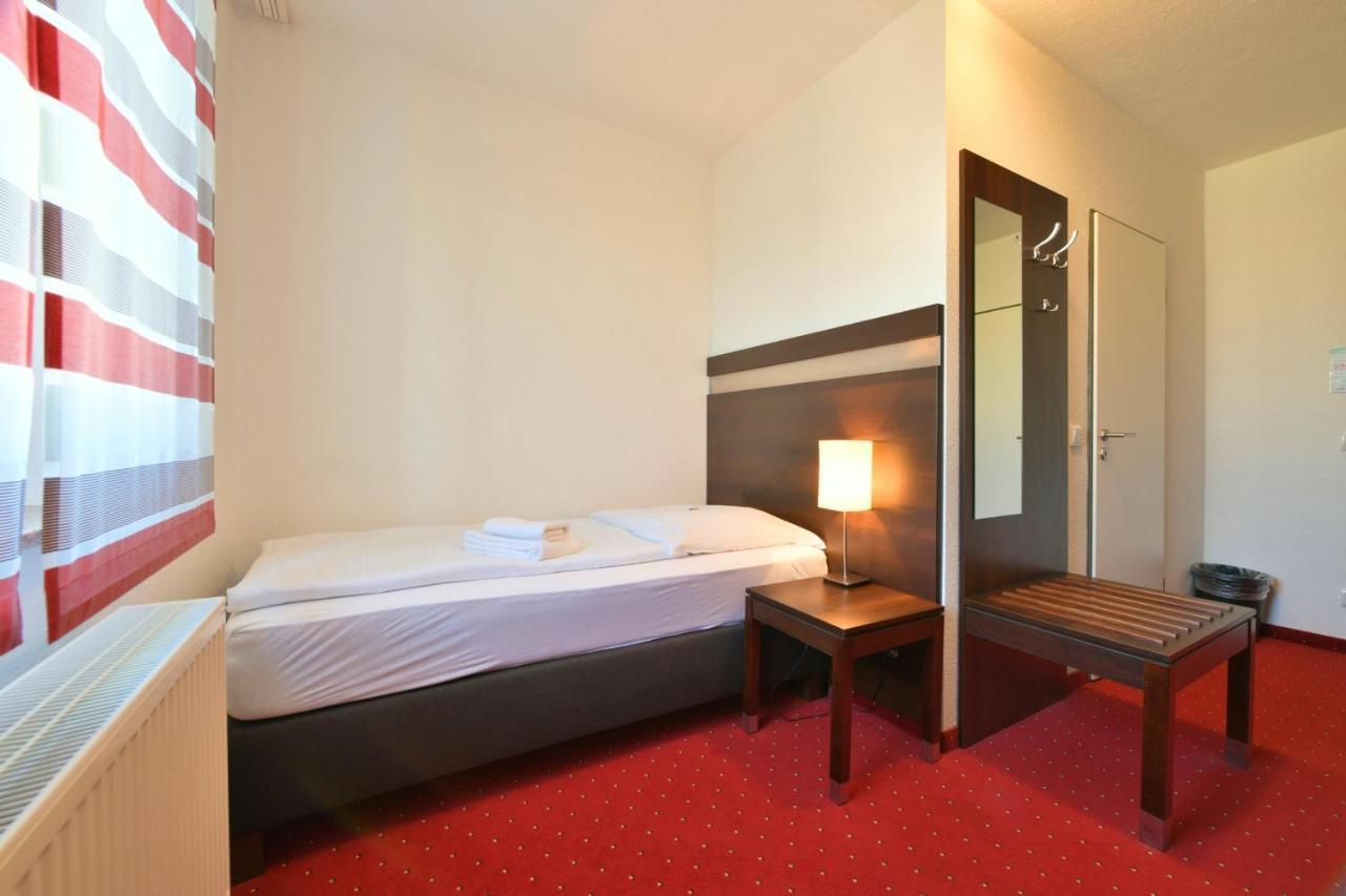Skyhotel Merseburg Room photo