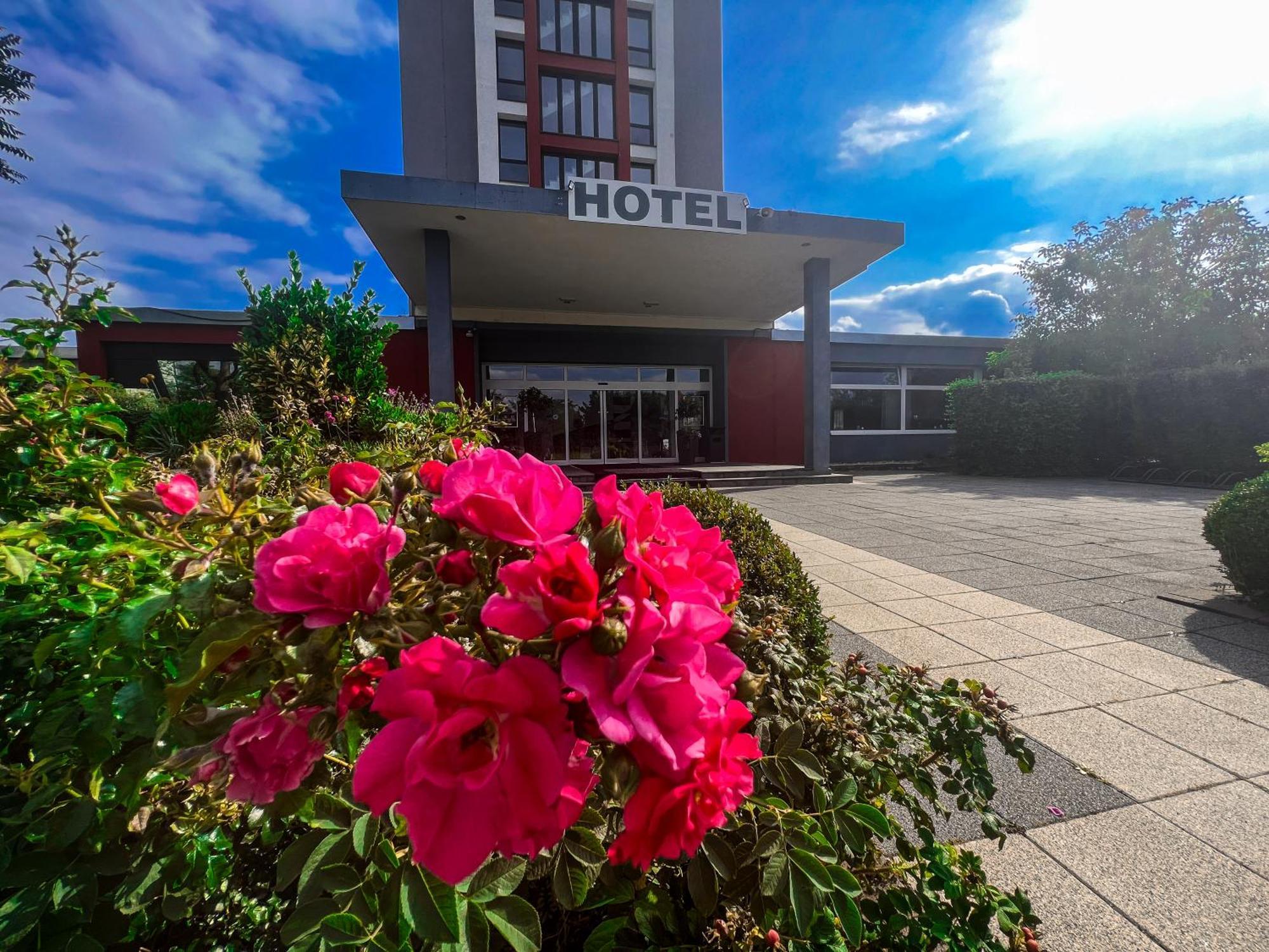 Skyhotel Merseburg Exterior photo